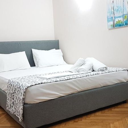 Olive Apartment- Athens Center, 4 Bd, 1.5 Bath Dış mekan fotoğraf
