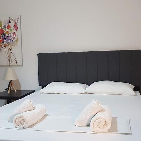Olive Apartment- Athens Center, 4 Bd, 1.5 Bath Dış mekan fotoğraf